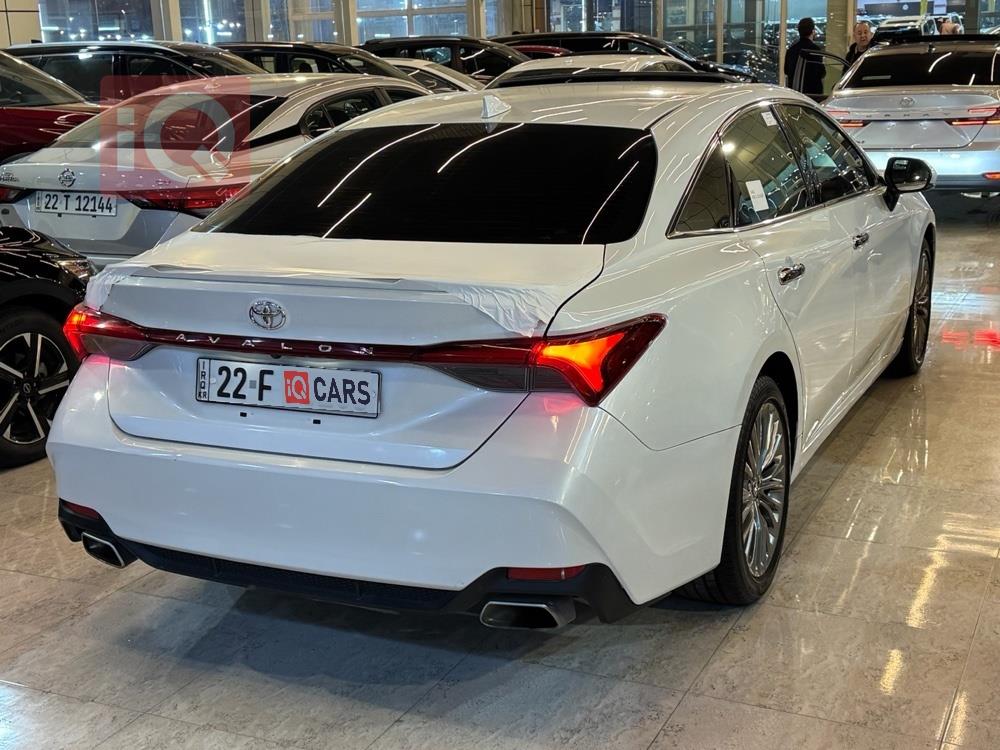 تويوتا أفالون